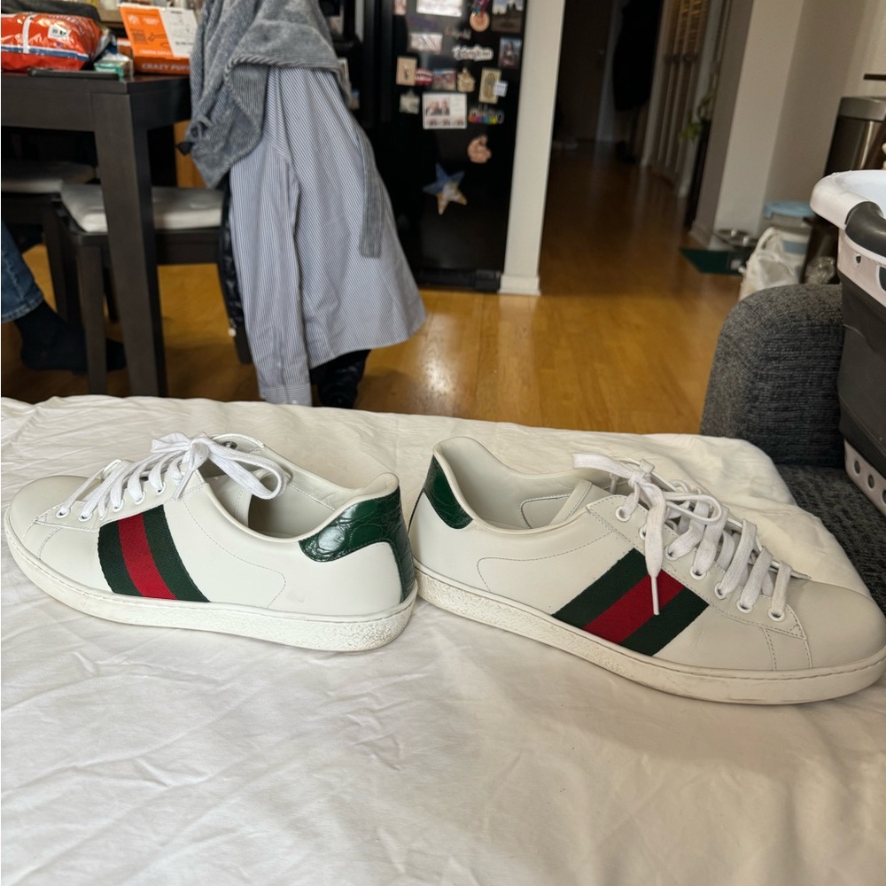 Gucci White and Green Sneakers with Sleek Design